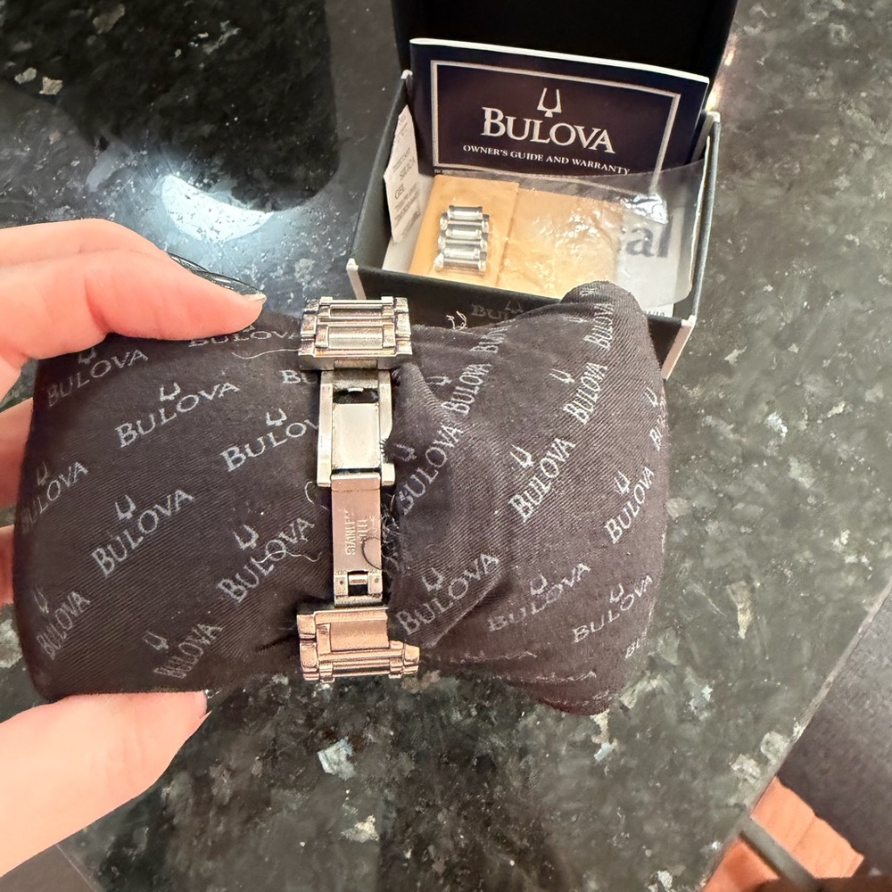 Bulova 96R000 Silver Watch - Picture 4 of 9